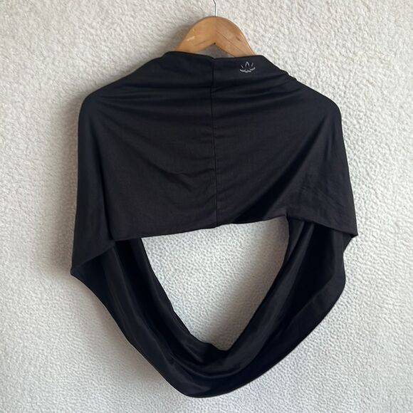 Beyond Yoga Pocket Infinity Scarf Black One Size - Picture 5 of 7
